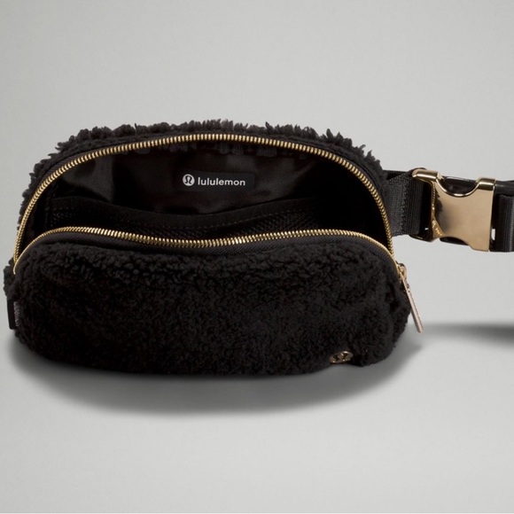 Lululemon Everywhere Fleece Belt Bag - Picture 3 of 6